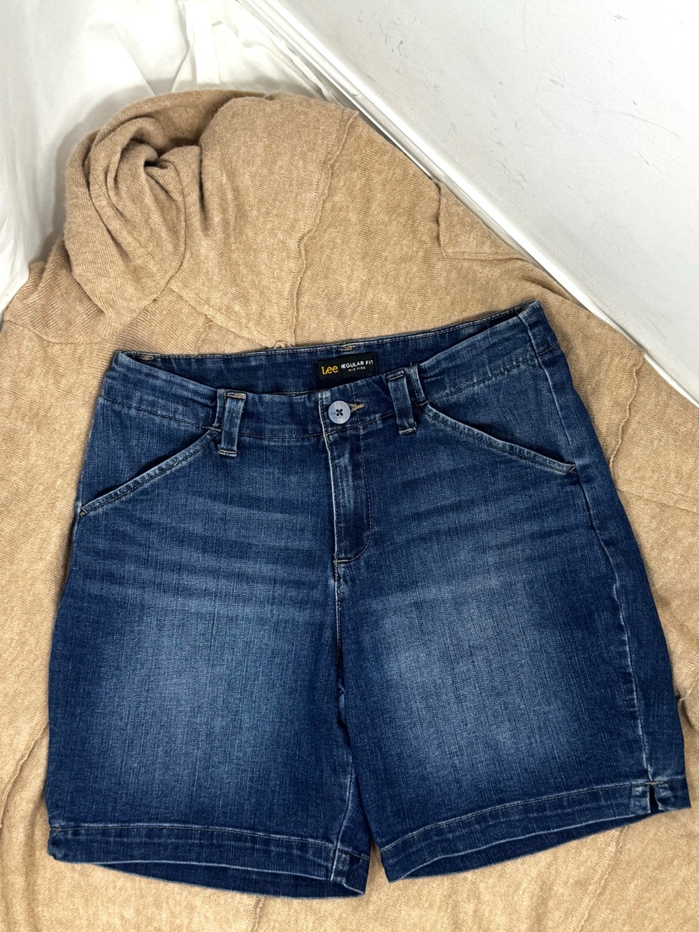 Lee Mid Rise Regular Fit Denim Chino Walkshorts Size 6M Excellent Condition